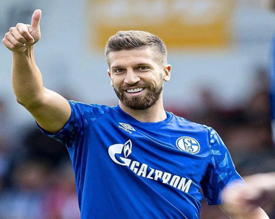 包含沙尔克客场挑战门兴格拉德巴赫，争夺保级之战的词条