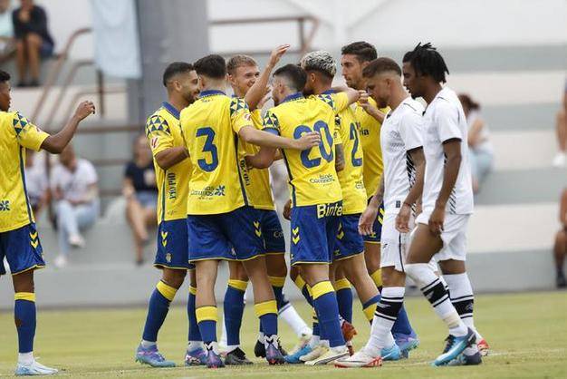 -包含拉科鲁尼亚主场守出一球小胜，球队实现保级至关重要的词条