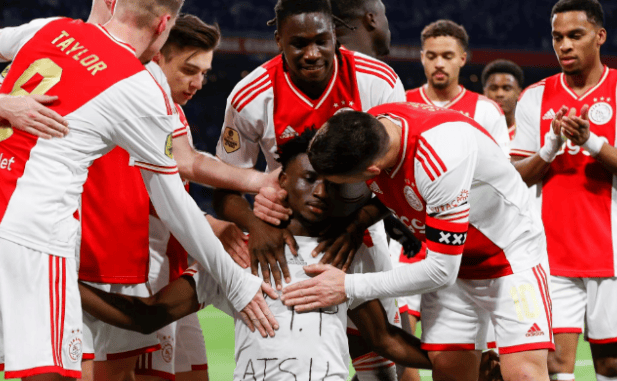 九游体育在线登录-包含阿贾克斯与里尔展开激烈争夺，争夺国际冠军杯的词条