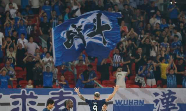 法兰克福队员联手赢球，士气高昂不容小觑的简单介绍