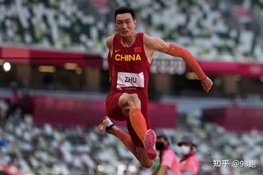 九游体育亚洲官网-欧洲跳远名将再次登上颁奖台，笑迎金牌