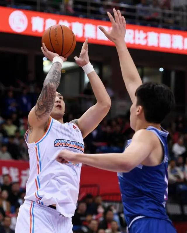 九游体育官网-篮球比赛中惊险经过，胜负悬而未决