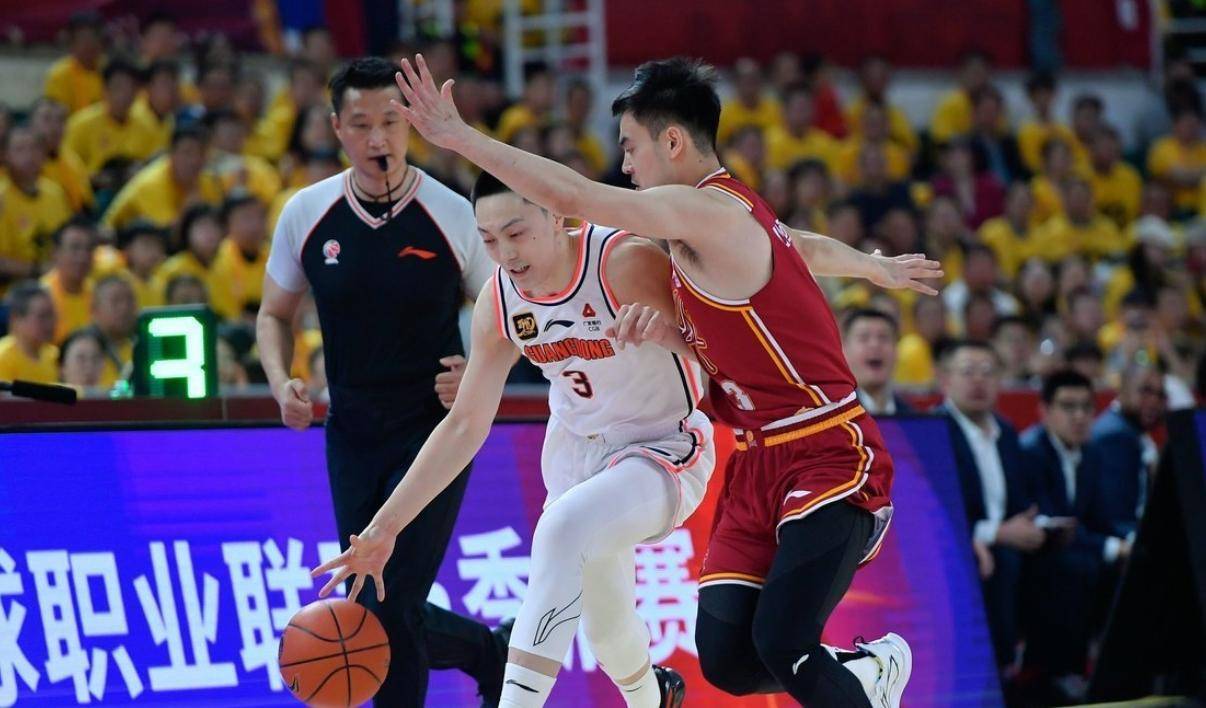 九游体育亚洲官网-比赛中球员身体对抗的激烈程度令人震撼