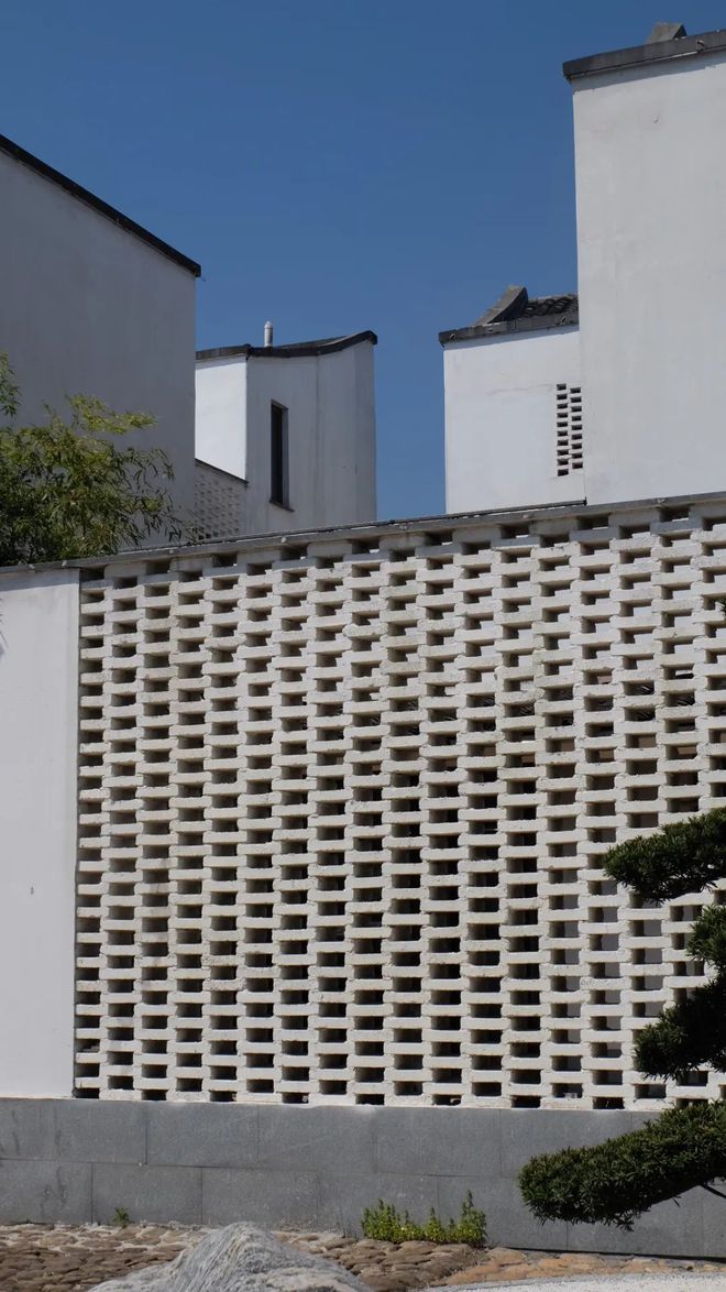 温哥华白稻遭遇澳门新学院,惨遭淘汰出局 温哥华白稻遭遇澳门新学院,惨遭淘汰出局