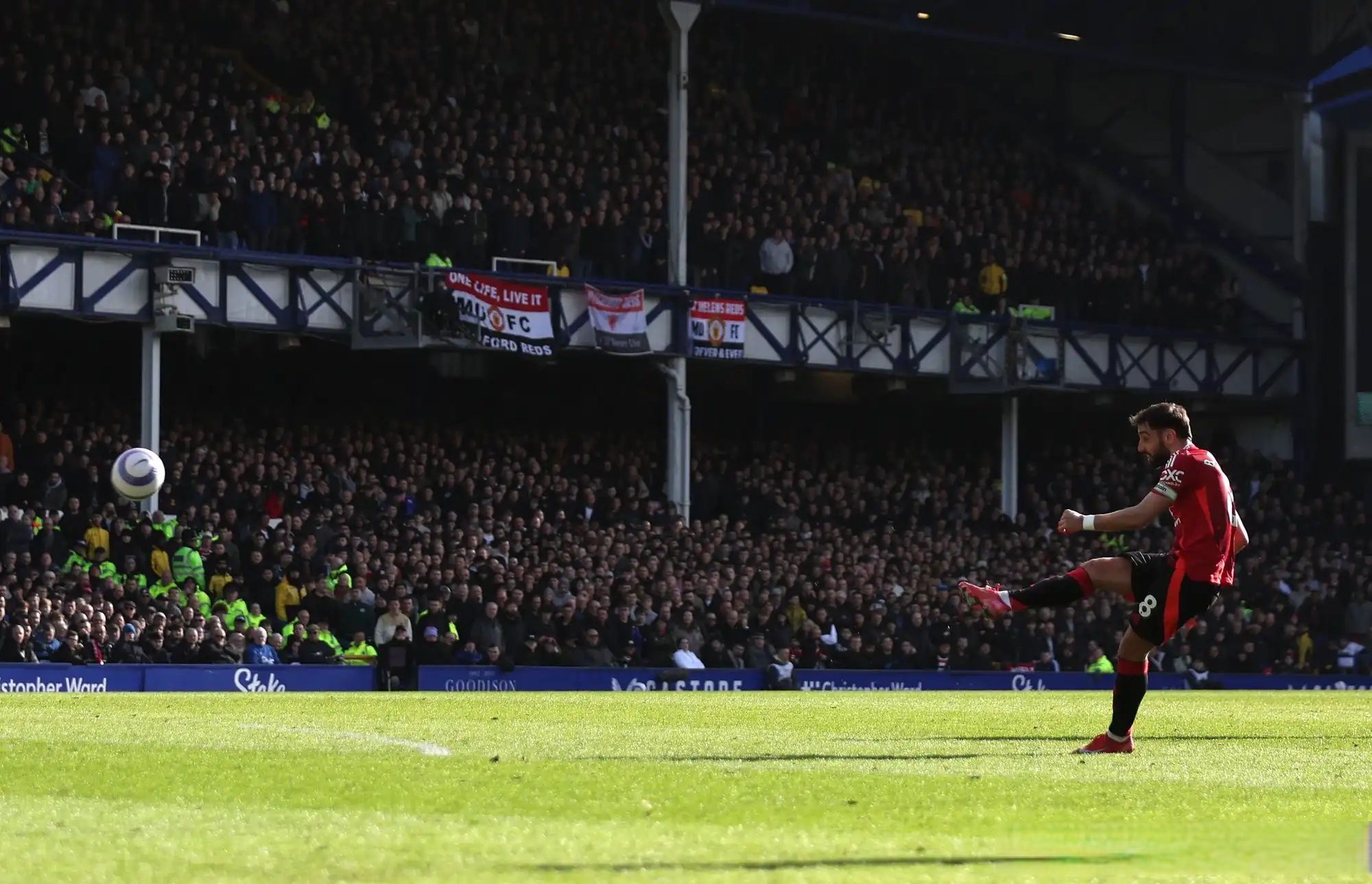 九游体育官网入口-包含曼联主教练展现战术底牌备战英超赛场的词条