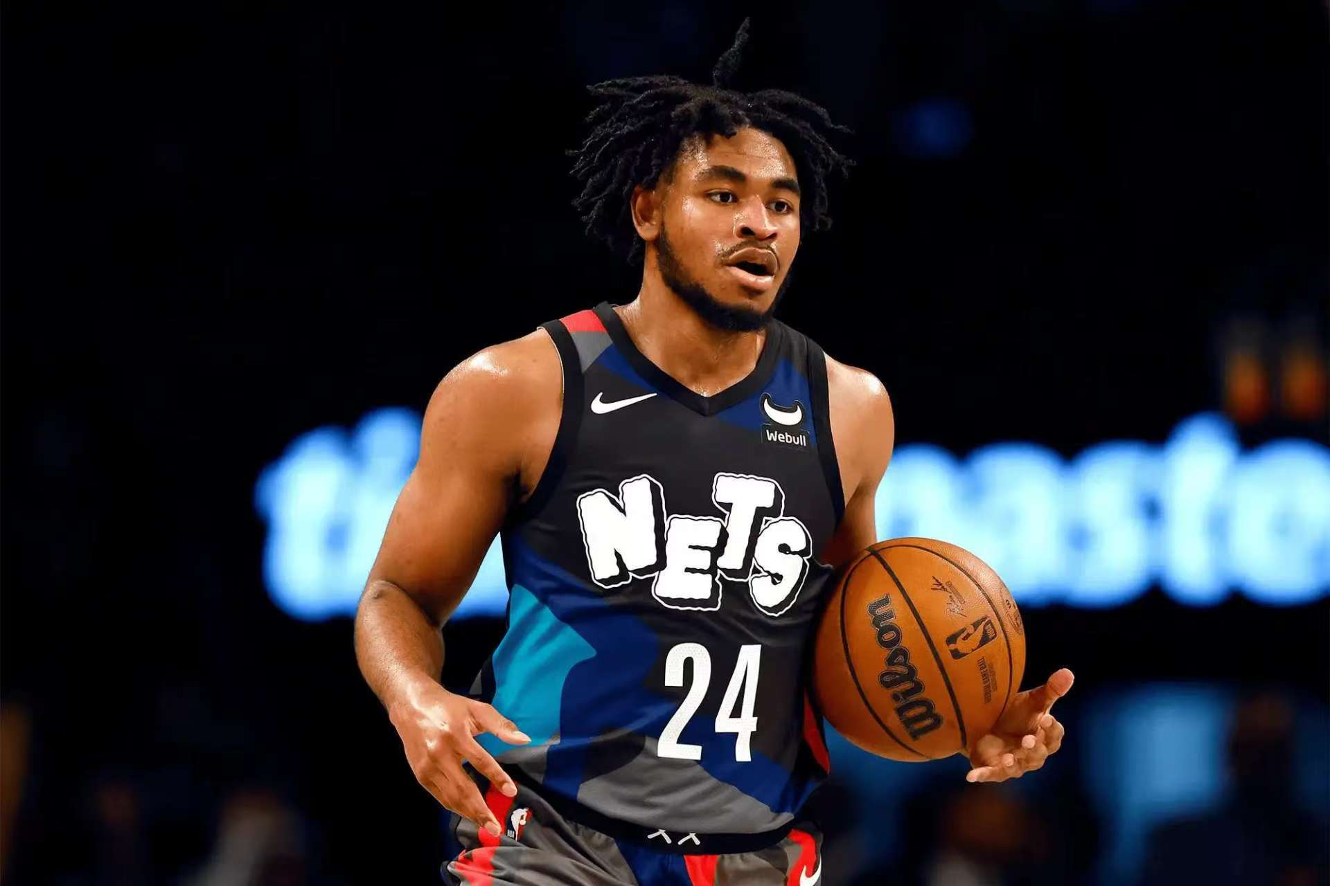 鹈鹕队球员个人表现超常引关注的简单介绍