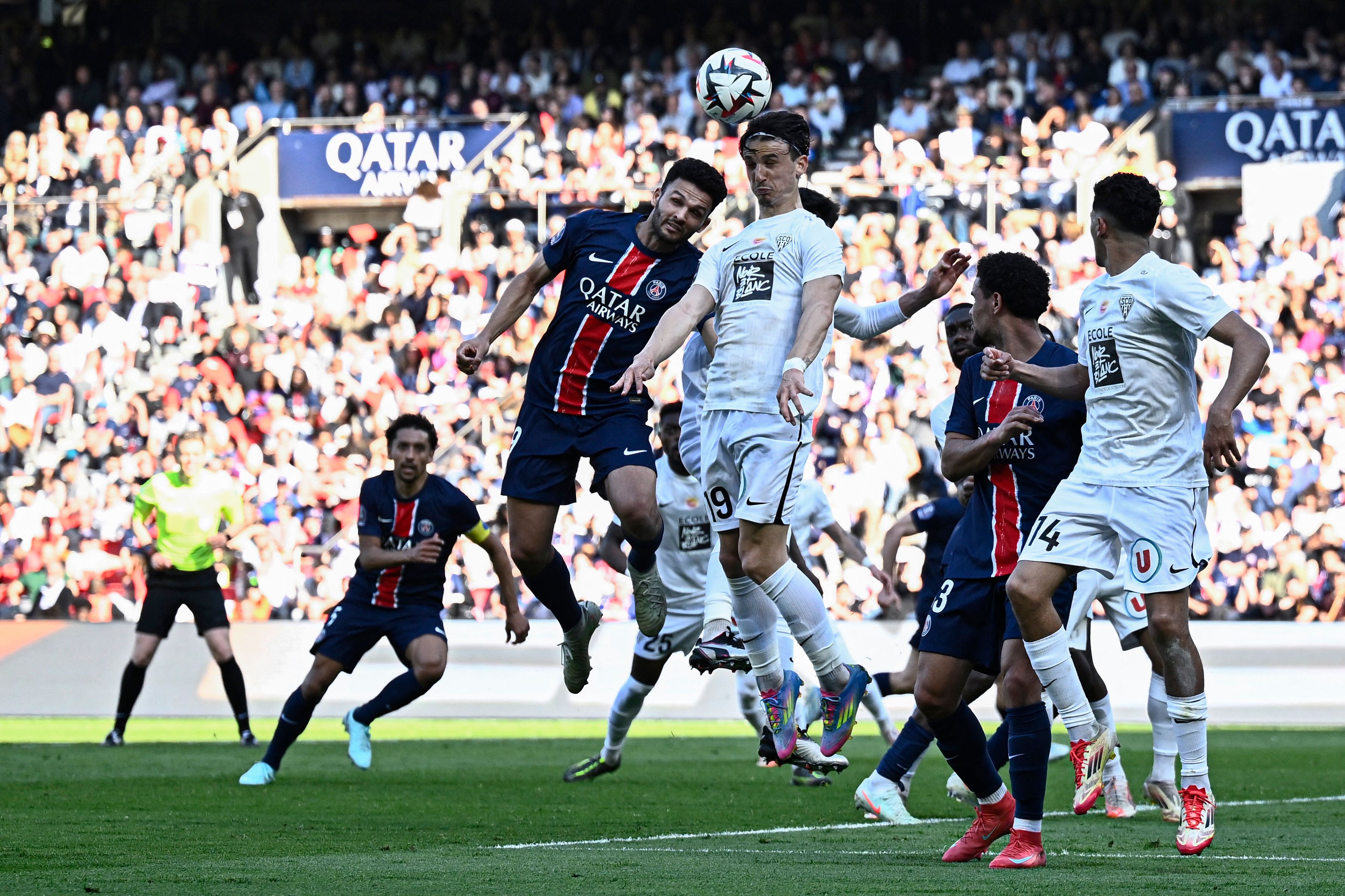 巴黎圣日耳曼全队出击，取得一波连胜