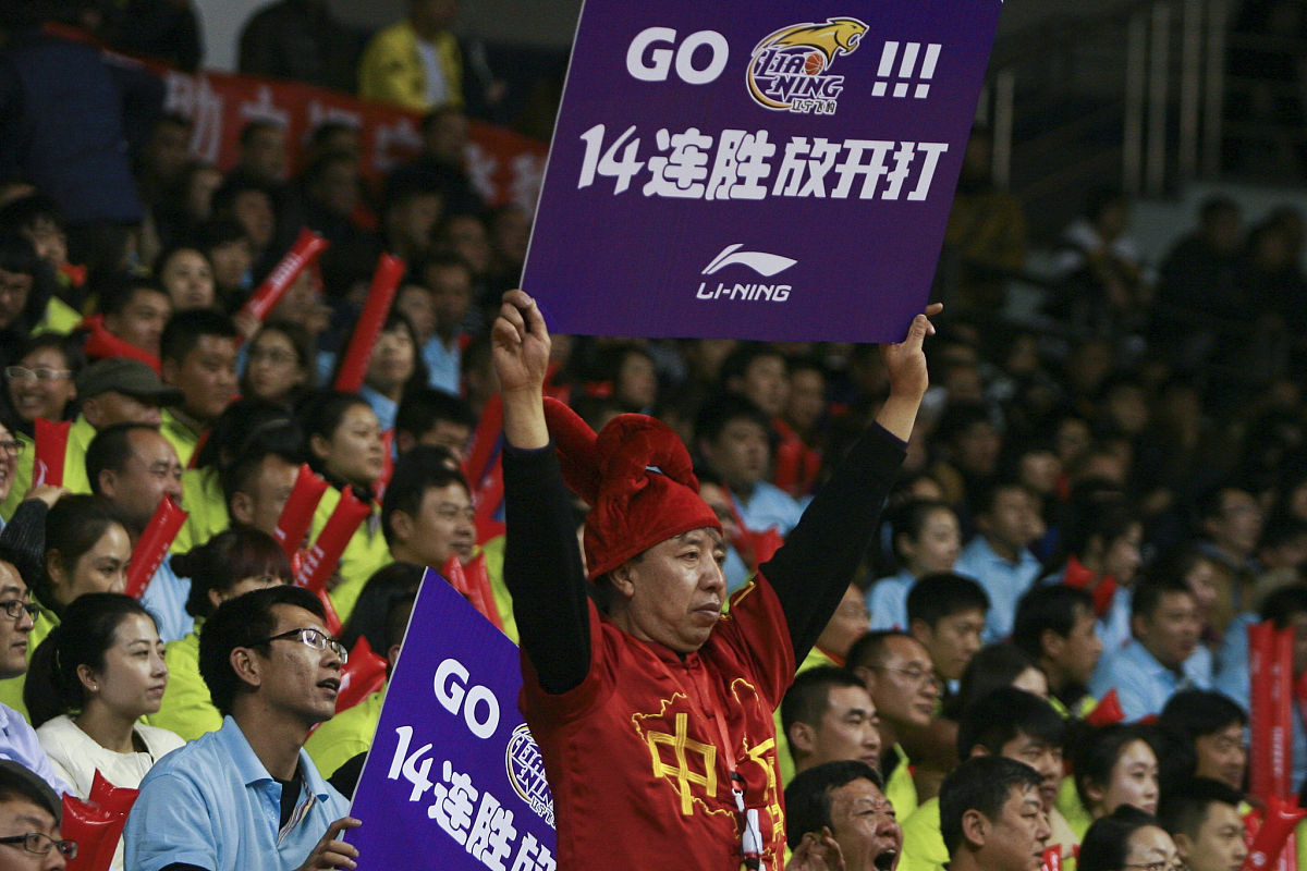 九游体育亚洲官网-激动人心的比赛，球队勇往直前赢得胜利