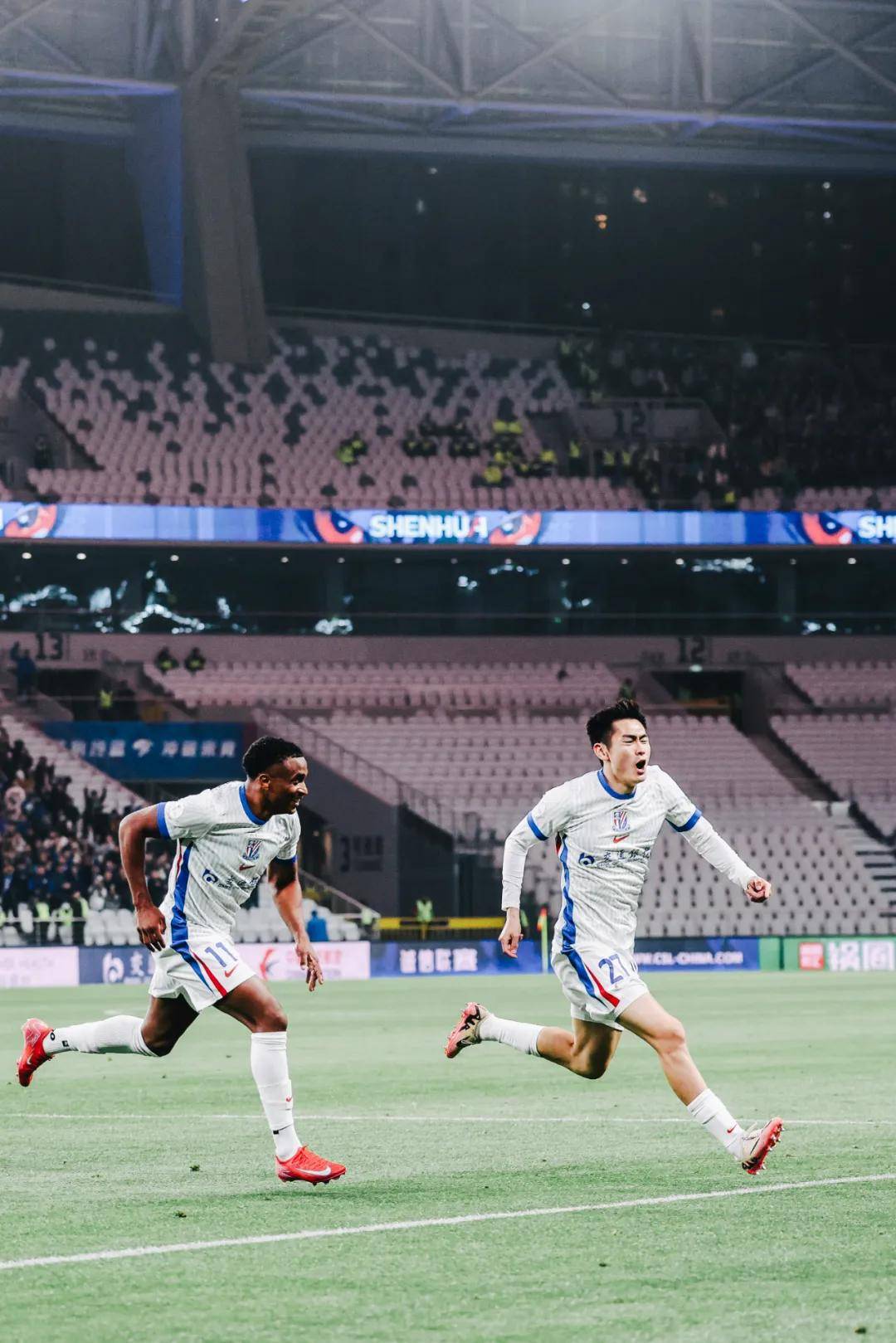 九游体育入口-球队火爆庆祝，赢球狂欢助力球员奋勇拼搏的简单介绍