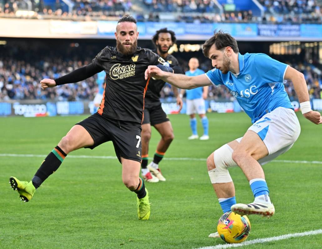 包含意甲球队佛罗伦萨集训备战期待新赛季表现的词条