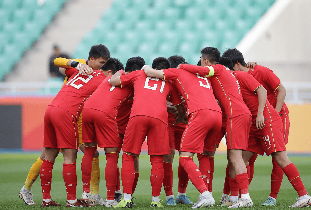 包含足球盛会拉开帷幕，球员们展现出色表现，引爆球迷热情的词条