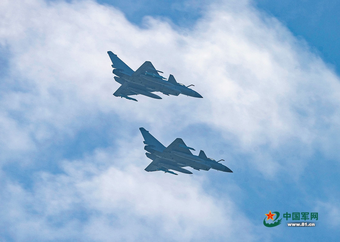 第一次对抗，双方展开激烈比拼