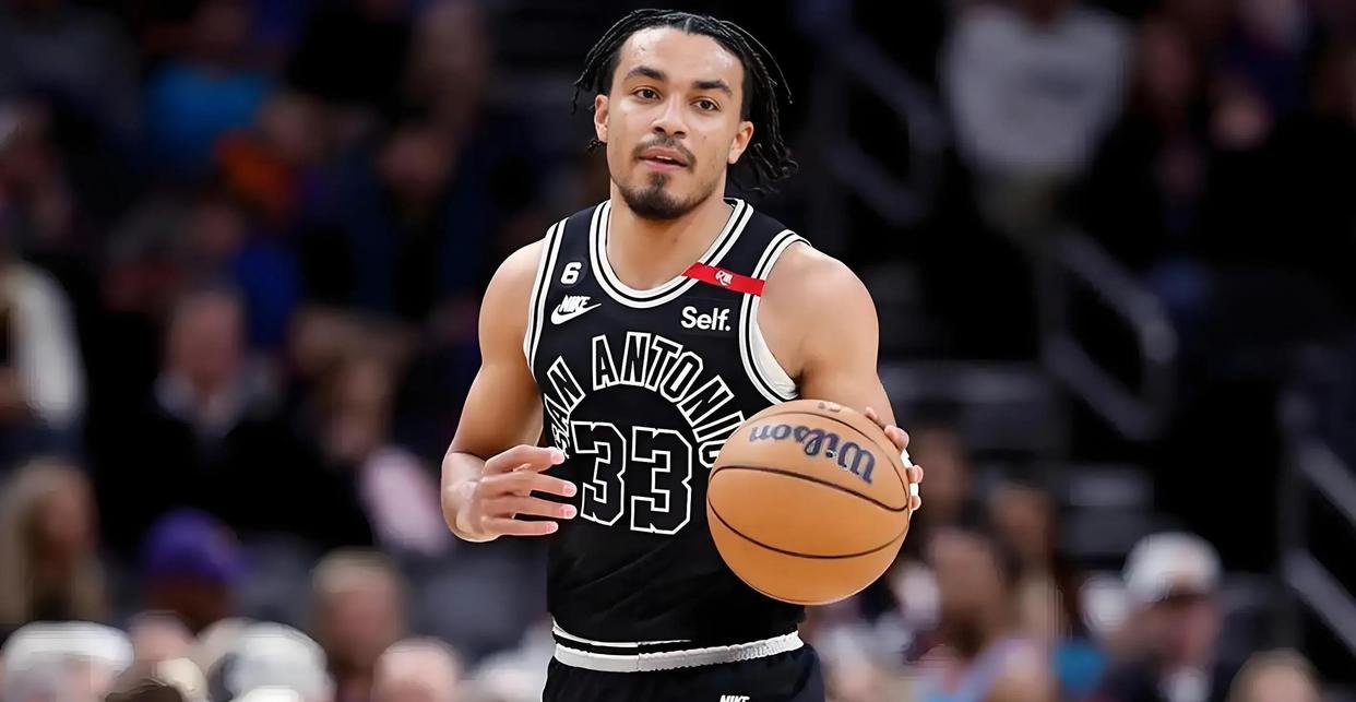 包含马刺队后卫迎来复出,球队战术更显多姿多彩的词条 包含马刺队后卫迎来复出,球队战术更显多姿多彩的词条