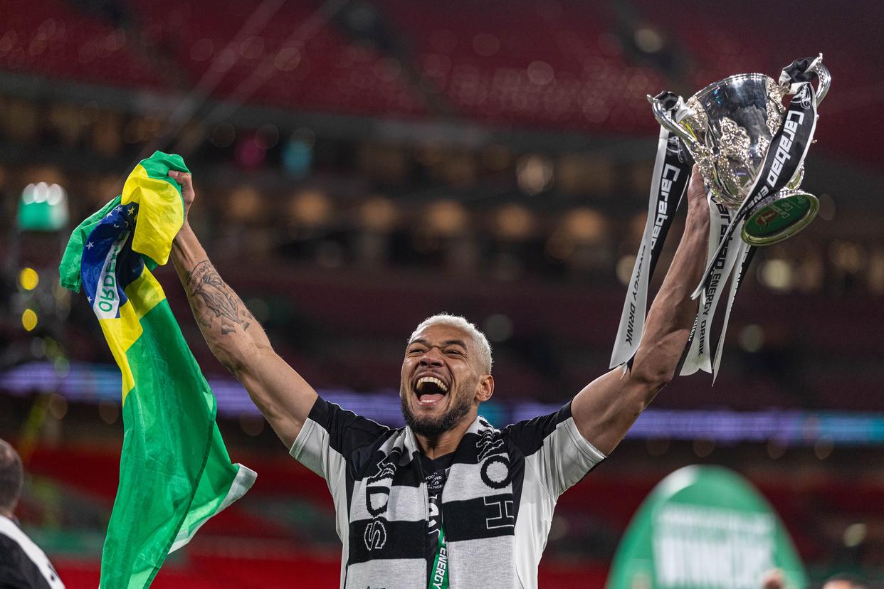 -外籍球员在比赛中展现出色发挥，为球队赢得宝贵胜利