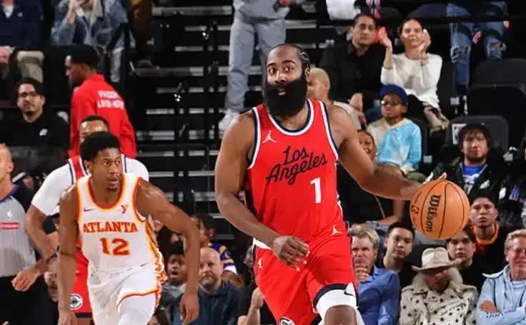 九游体育-火箭大胜老鹰，哈登砍下三双！